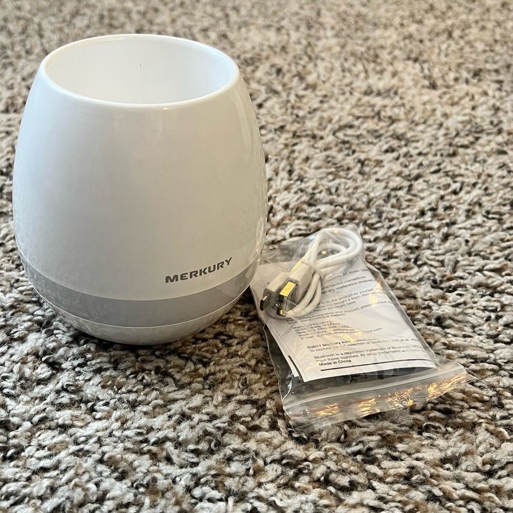 NWOT Merkury Plantone Magic Touch Bluetooth Wireless Speaker